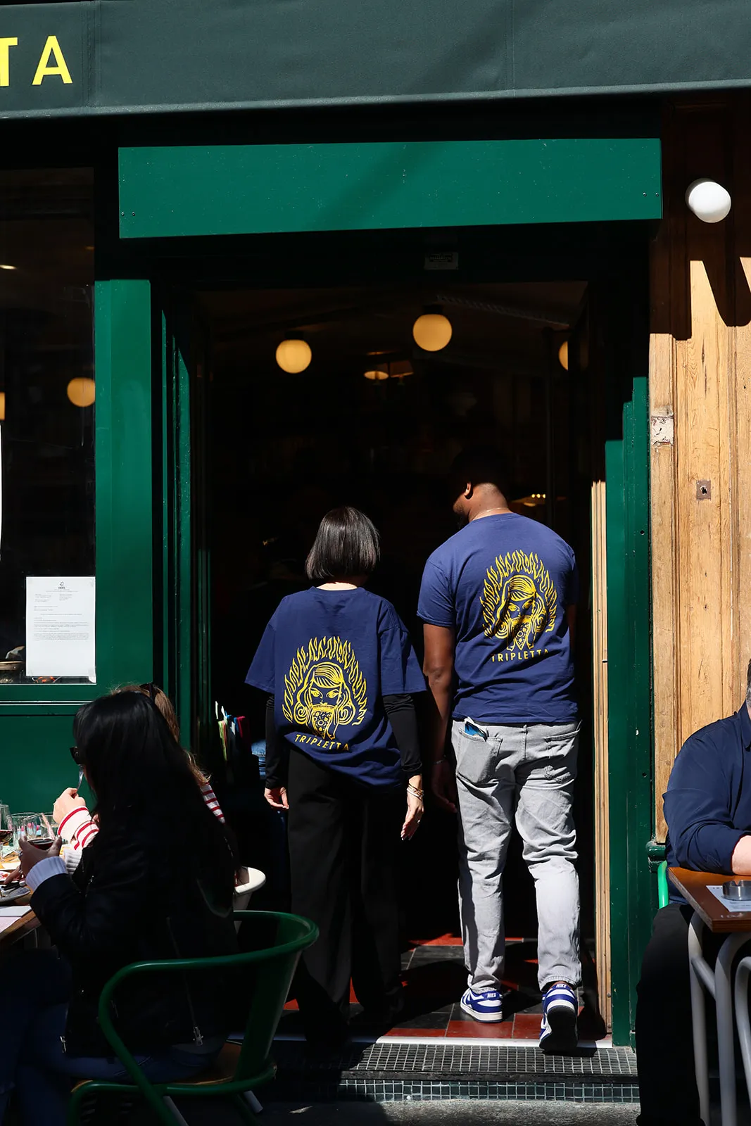 Le benjamin du clan parisien. Zéro chichi, juste du vrai bon. Outre les pizzas, on y façonne des raviolis maison — paraît qu’ils cartonnent. 